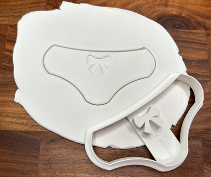 Pantsu Ausstechform mit Schleife