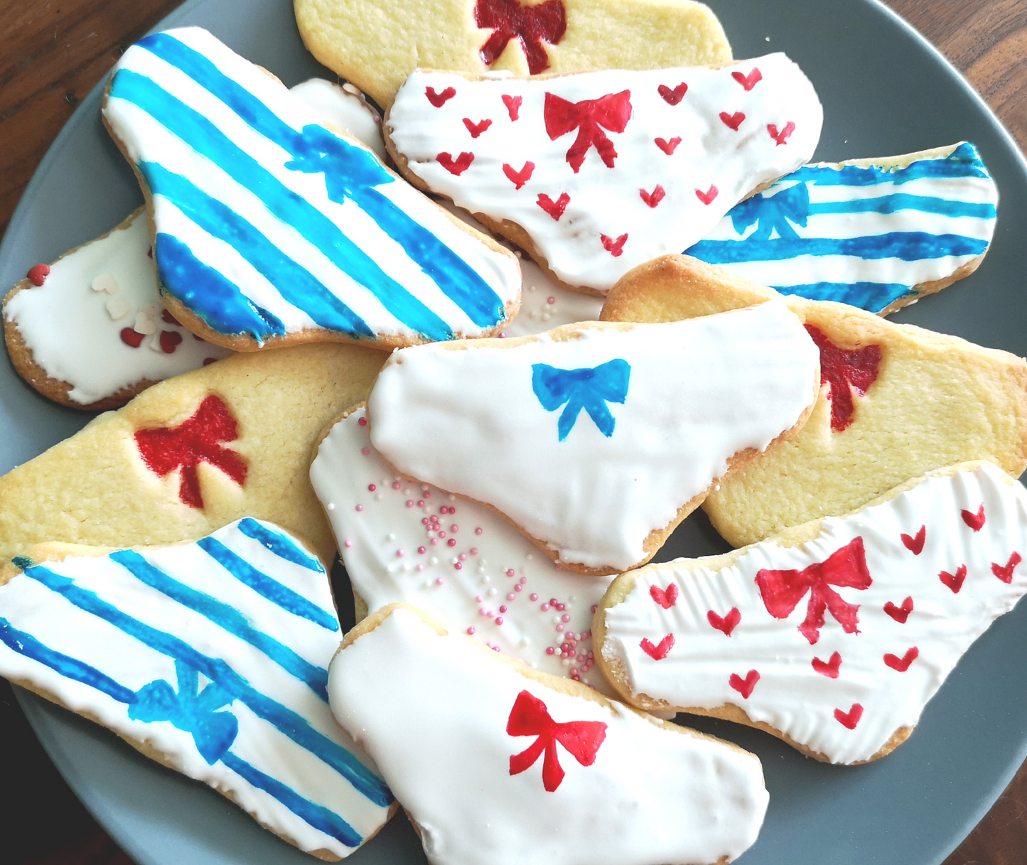 Pantsu Ausstechform mit Schleife